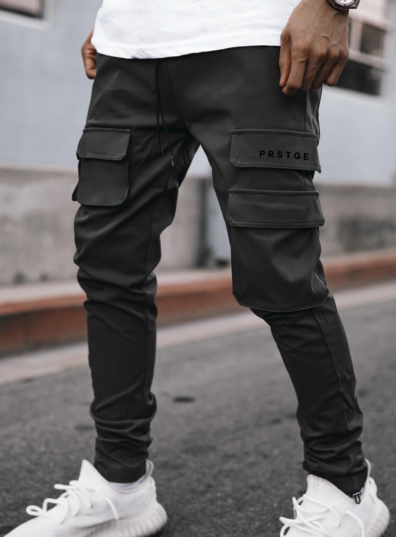 Utility Cargo Pants V6 in Black | PRSTGE