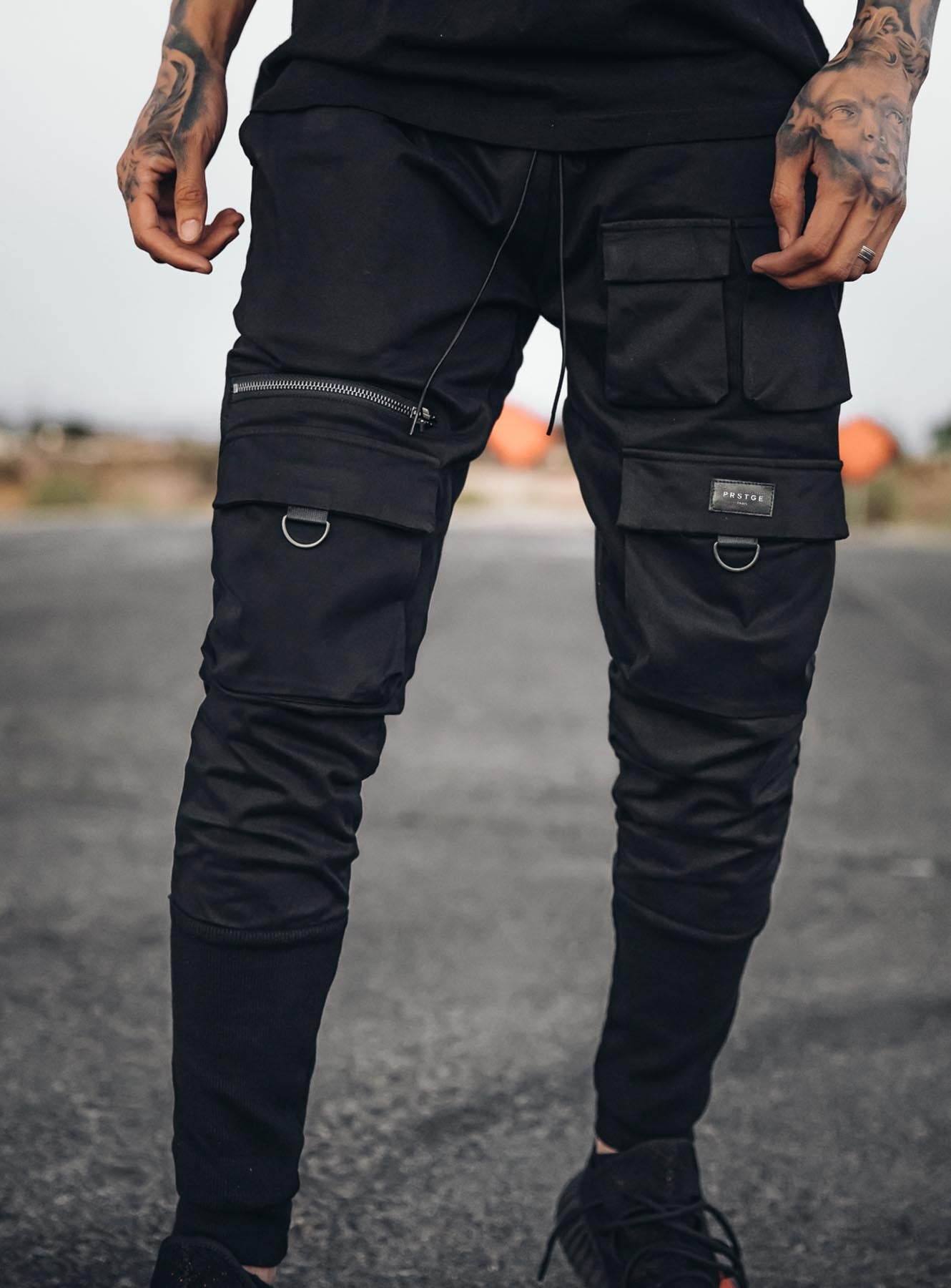 Utility Cargo Pants V7 in Black | PRSTGE